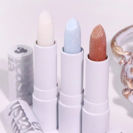 Unleashia - Glacier Vegan Lip Balm - Mitrinošs Lūpu Balzams ar Mirdzošām Daļiņām - No.3 Nude Bluff - 3,3g